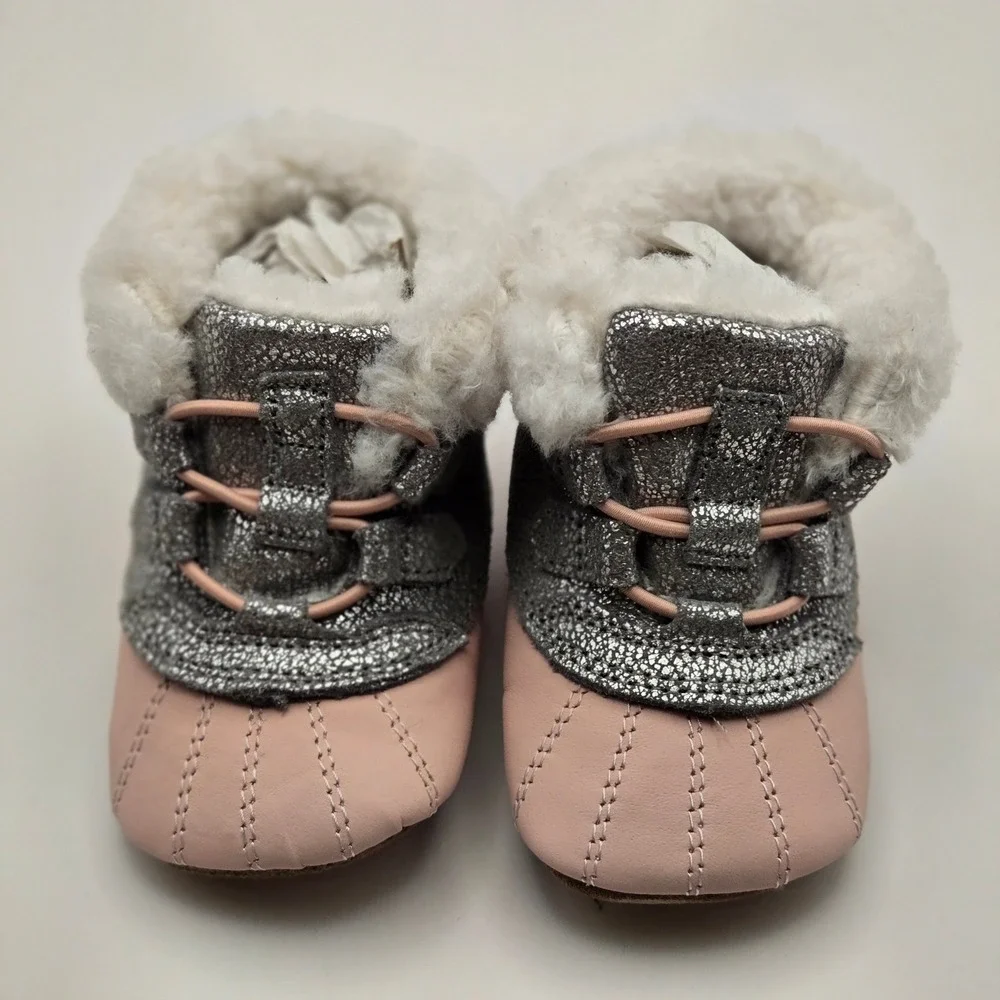 Robeez New 9-12M First Kicks Baby‎ Shoes Pink Silver Faux Fur Booties Girl